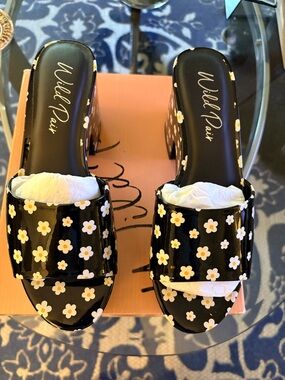 Wild Pair Black Floral Daisy Slide Platform